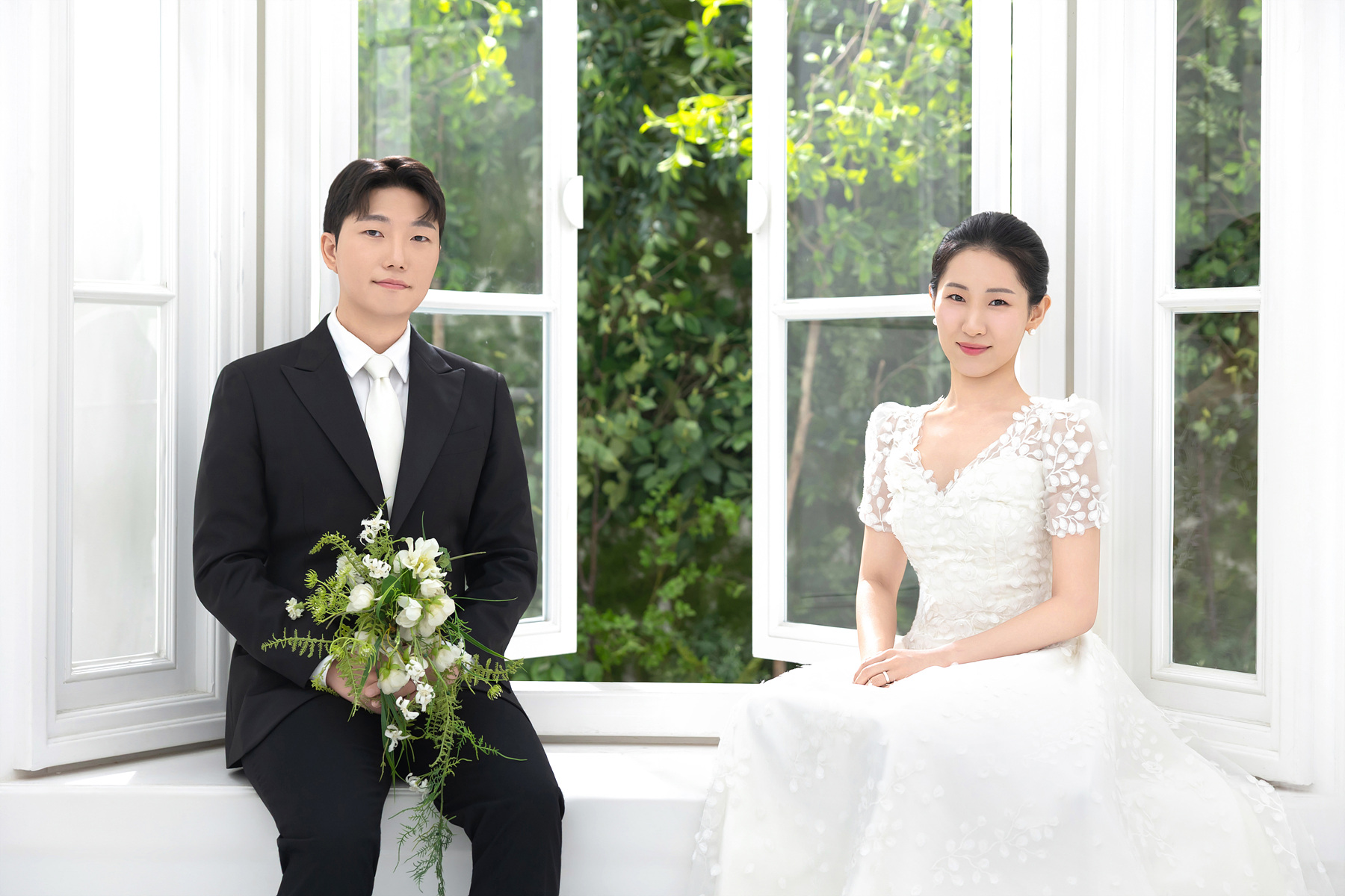 두 사람의 가로 웨딩 사진